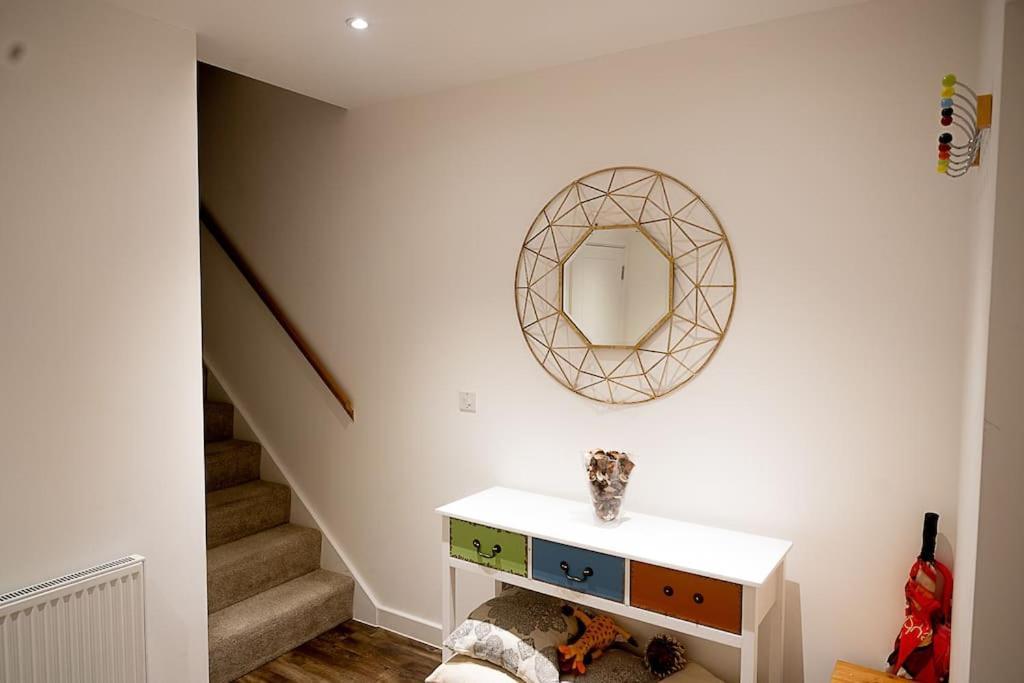 Exquisite Cozy House, Close To Train Station And Amenities Harold Wood Buitenkant foto
